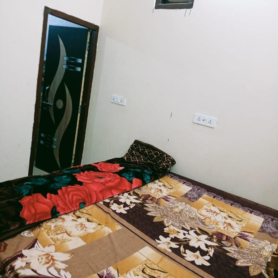 Radha Bhavan Vrindāvan エクステリア 写真