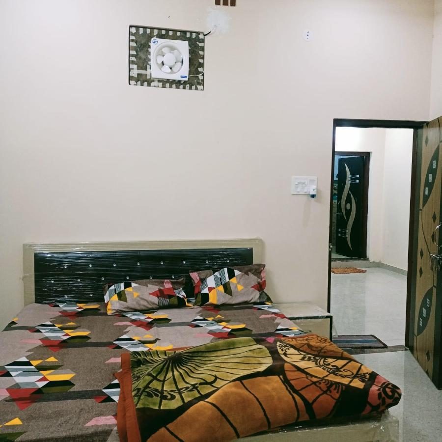 Radha Bhavan Vrindāvan エクステリア 写真